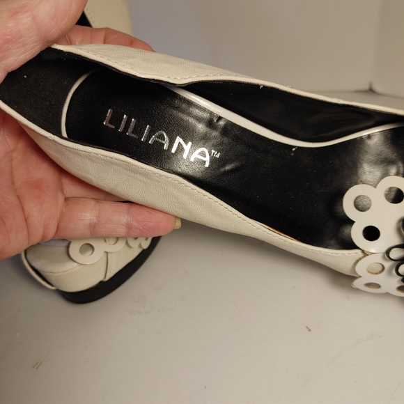 Ladies Cream with Bow Platform Stiletto Heels Size 8 Shoes - Picture 8 of 11